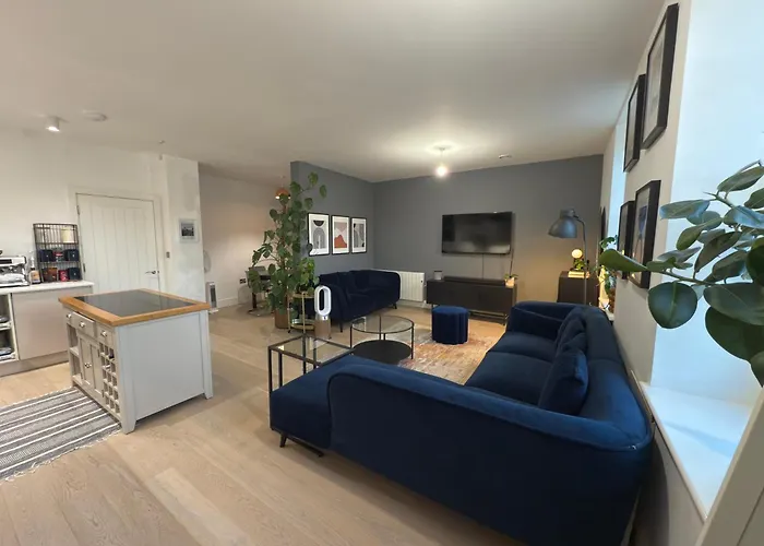 West London Luxury Oasis, Ealing Broadway - Best Location!!!